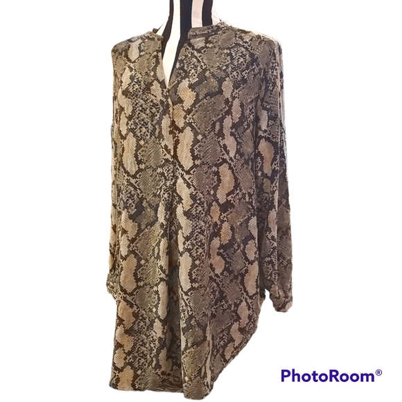 🍒2/$30- Snake Print Tunic - Picture 1 of 14
